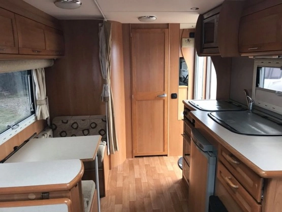                         Przyczepa kempingowa Compass Omega 524, 4/5 osobowa, zadbana, sucha - zdjęcie 25
                        