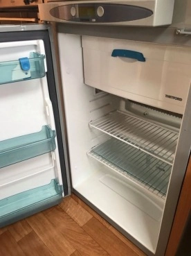                         Przyczepa kempingowa Compass Omega 524, 4/5 osobowa, zadbana, sucha - zdjęcie 9
                        