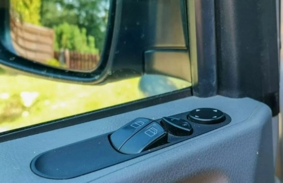                         Mercedes-Benz Viano - zdjęcie 28
                        