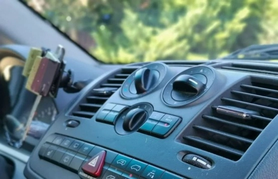                         Mercedes-Benz Viano - zdjęcie 30
                        