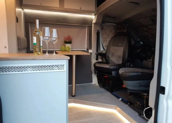                         Peugeot Boxer 2010 r. CamperVan - zdjęcie 13
                        