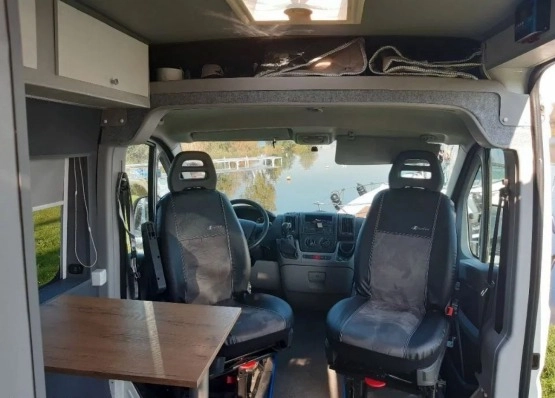                         Peugeot Boxer 2010 r. CamperVan - zdjęcie 17
                        