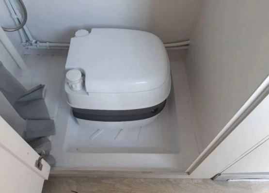                         Peugeot Boxer 2010 r. CamperVan - zdjęcie 19
                        