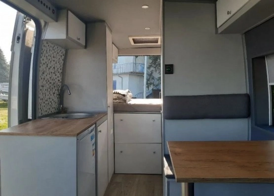                         Peugeot Boxer 2010 r. CamperVan - zdjęcie 20
                        