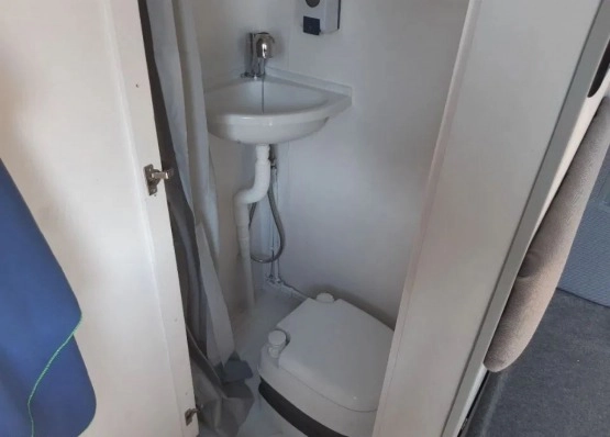                         Peugeot Boxer 2010 r. CamperVan - zdjęcie 22
                        