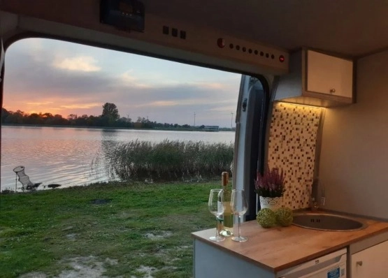                         Peugeot Boxer 2010 r. CamperVan - zdjęcie 2
                        