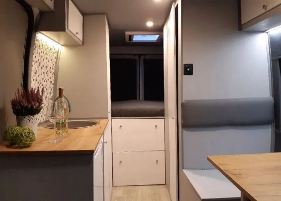                         Peugeot Boxer 2010 r. CamperVan - zdjęcie 3
                        