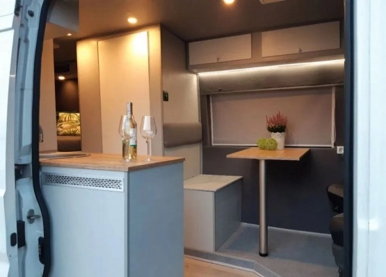                         Peugeot Boxer 2010 r. CamperVan - zdjęcie 6
                        