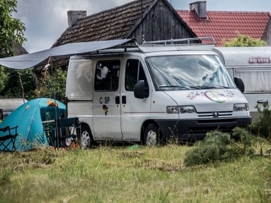                         Peugeot Boxer z 2001 r. CamperVan - zdjęcie 1
                        
