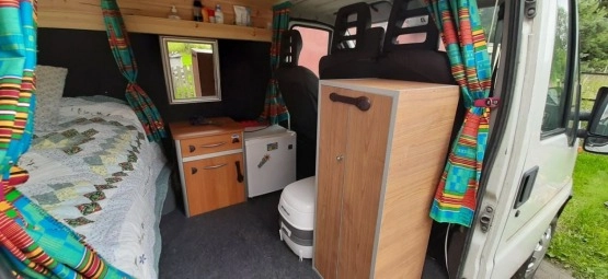                         Peugeot Boxer z 2001 r. CamperVan - zdjęcie 4
                        