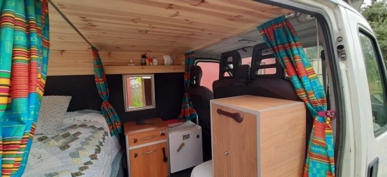                         Peugeot Boxer z 2001 r. CamperVan - zdjęcie 6
                        