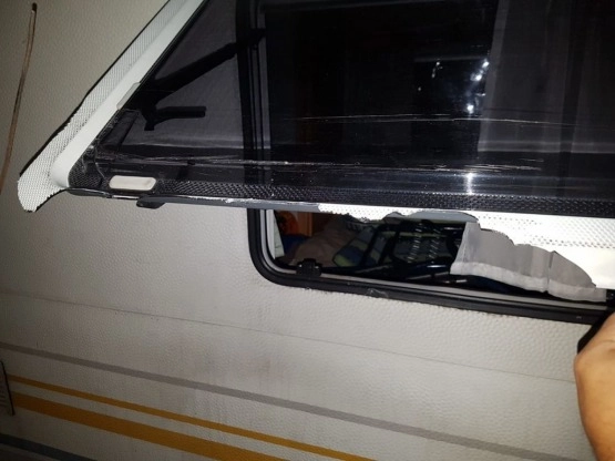                         Przyczepa Knaus SUDWIND 6504 z przedsionkiem - 1994 r. DMC 1300 kg - zdjęcie 10
                        