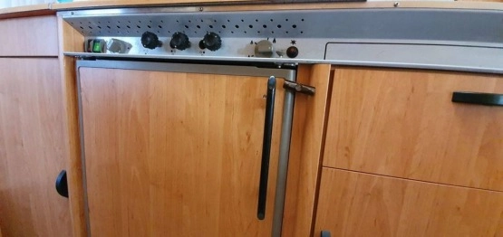                         Przyczepa Knaus SUDWIND 6504 z przedsionkiem - 1994 r. DMC 1300 kg - zdjęcie 8
                        