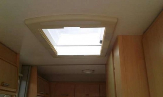                         Przyczepa kempingowa Chateau calista 430  - zdjęcie 6
                        