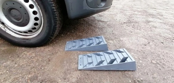                         Volkswagen T5 2011 rok - zdjęcie 14
                        