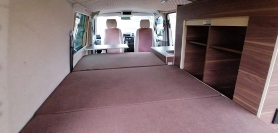                         Volkswagen T5 2011 rok - zdjęcie 2
                        