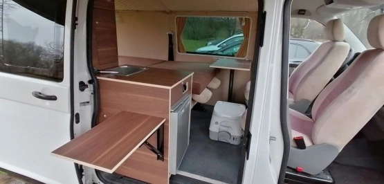                         Volkswagen T5 2011 rok - zdjęcie 6
                        