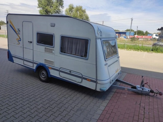                         Knaus 400 2000 r. - zdjęcie 1
                        