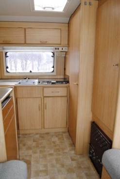                         Beyerland 350/2, rok 1989 - zdjęcie 3
                        