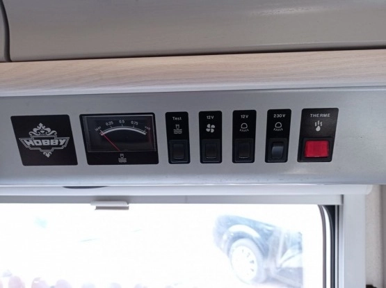                         Hobby Excellent 495 z 1997 r. - zdjęcie 14
                        