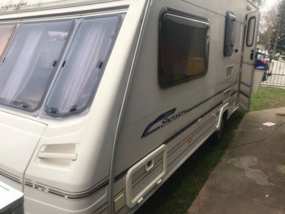                         Przyczepa Swift Sterling Sheraton z 2000 r. - zdjęcie 1
                        
