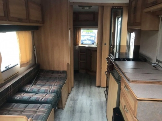                         Przyczepa Swift Sterling Sheraton z 2000 r. - zdjęcie 2
                        