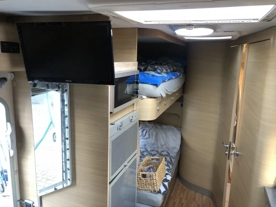                         Doinwestowany Kamper Fiat Ducato 3.0 diesel - zdjęcie 8
                        