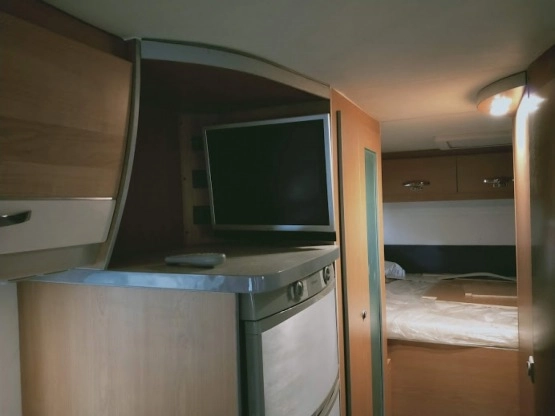                         Knaus Sun TR duża alkowa 3,0L olbrzymi garaż, 6 osób 2007 rok AlKo - zdjęcie 11
                        