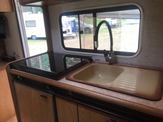                         Kamper 6 os. Burstner a620, OC, przegląd, gotowy do jazdy - zdjęcie 7
                        