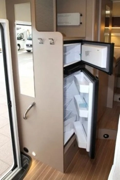                         Kamper Camper Etrusco 7400QB TV, Antena satelitarna, nawigacja - zdjęcie 7
                        