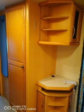                         Sprzedam przyczepę Hobby 540, 2003 rok, 1550 kg dmc, przedsionek Isabella Ambasador - zdjęcie 7
                        