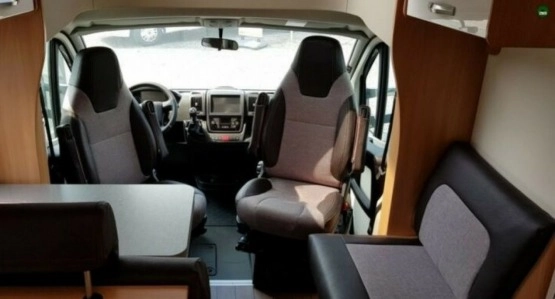                         Kamper Knaus 700 EB 2020 wersja zimowa z piekarnikiem i opuszczanym łóżkiem - zdjęcie 8
                        