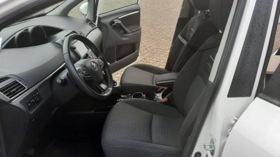                         Kamper Toyota Corolla Verso  - zdjęcie 6
                        