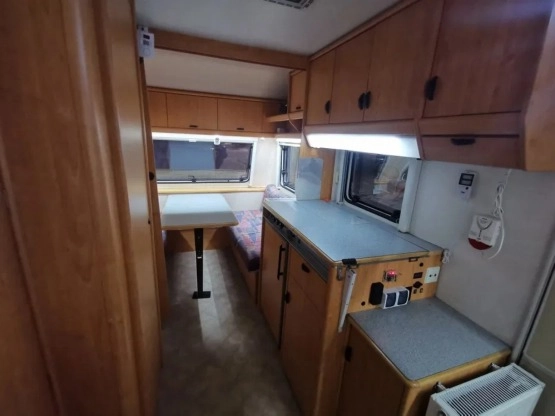                         Knaus Sudwind przyczepa kempingowa mocno doposażona! Przedsionek - zdjęcie 2
                        