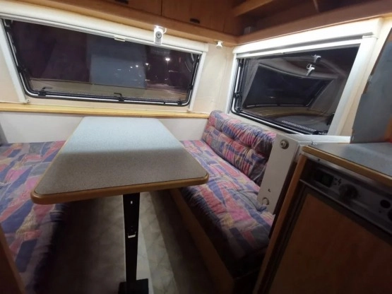                         Knaus Sudwind przyczepa kempingowa mocno doposażona! Przedsionek - zdjęcie 3
                        