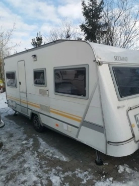                         Knaus Sudwind przyczepa kempingowa mocno doposażona! Przedsionek - zdjęcie 4
                        