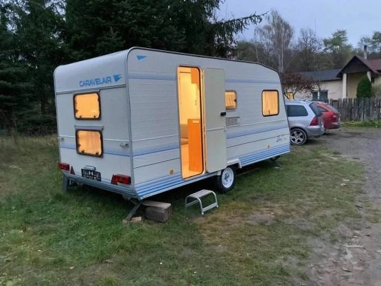                         Przyczepa Kempingowa Caravelair Silver 436 +Namiot - zdjęcie 3
                        