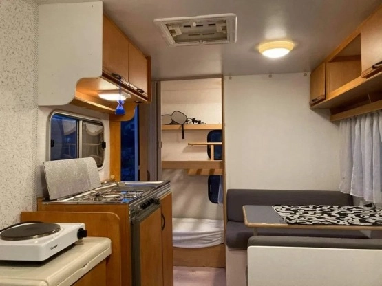                         Przyczepa Kempingowa Caravelair Silver 436 +Namiot - zdjęcie 6
                        