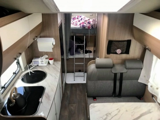                         Kamper Carado A361 camper sprzedam - zdjęcie 5
                        