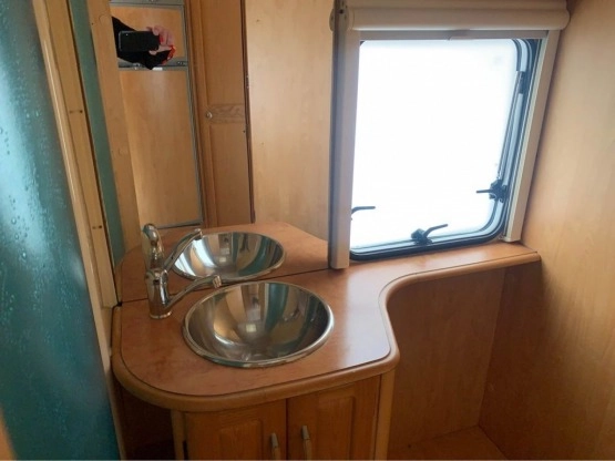                         CARAVELAIR PRESTIGE LUXE 595 rok 2007 - zdjęcie 3
                        