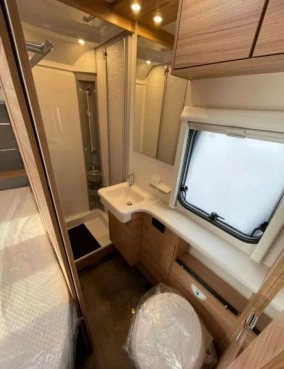                         Dethleffs Camper 730 FKR nowy model 2021 - zdjęcie 12
                        