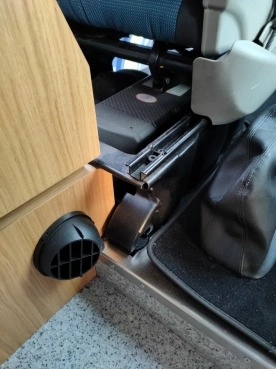                         Opel Vivaro Trafic Primaster Buskamper Kamper L2H2 - zdjęcie 15
                        