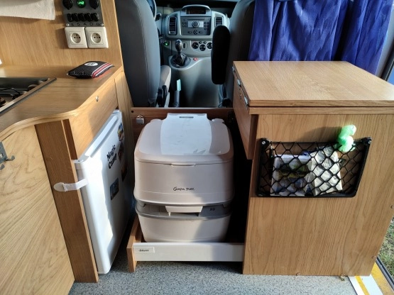                         Opel Vivaro Trafic Primaster Buskamper Kamper L2H2 - zdjęcie 6
                        