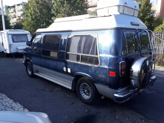                         Kamper Dodge Ram V8 salonka - zdjęcie 3
                        