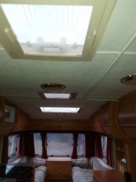                         Swift 580 de Lux TANIO - zdjęcie 4
                        