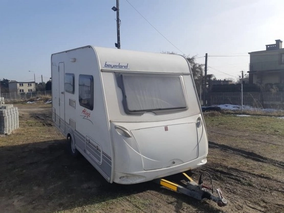                         Przyczepa kempingowa Beyerland 4-osobowa z przedsionkiem - zdjęcie 1
                        