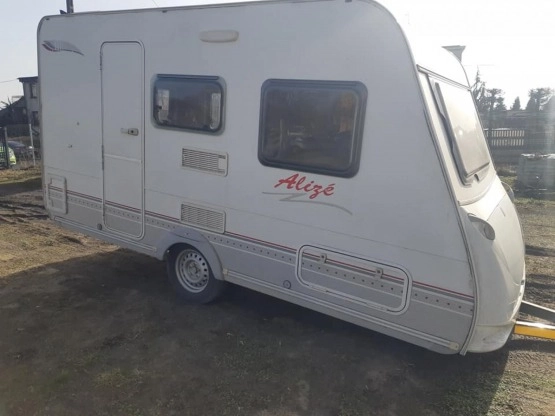                         Przyczepa kempingowa Beyerland 4-osobowa z przedsionkiem - zdjęcie 2
                        