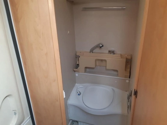                         Przyczepa kempingowa Beyerland 4-osobowa z przedsionkiem - zdjęcie 4
                        