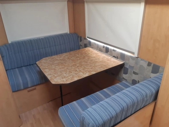                         Przyczepa kempingowa Beyerland 4-osobowa z przedsionkiem - zdjęcie 8
                        