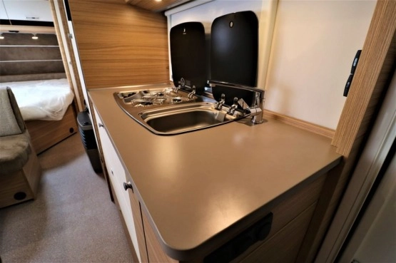                         Dethleffs Camper 560 FMK - zdjęcie 7
                        